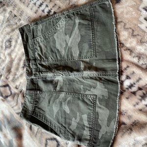AMERICAN EAGLE CAMO SKIRT